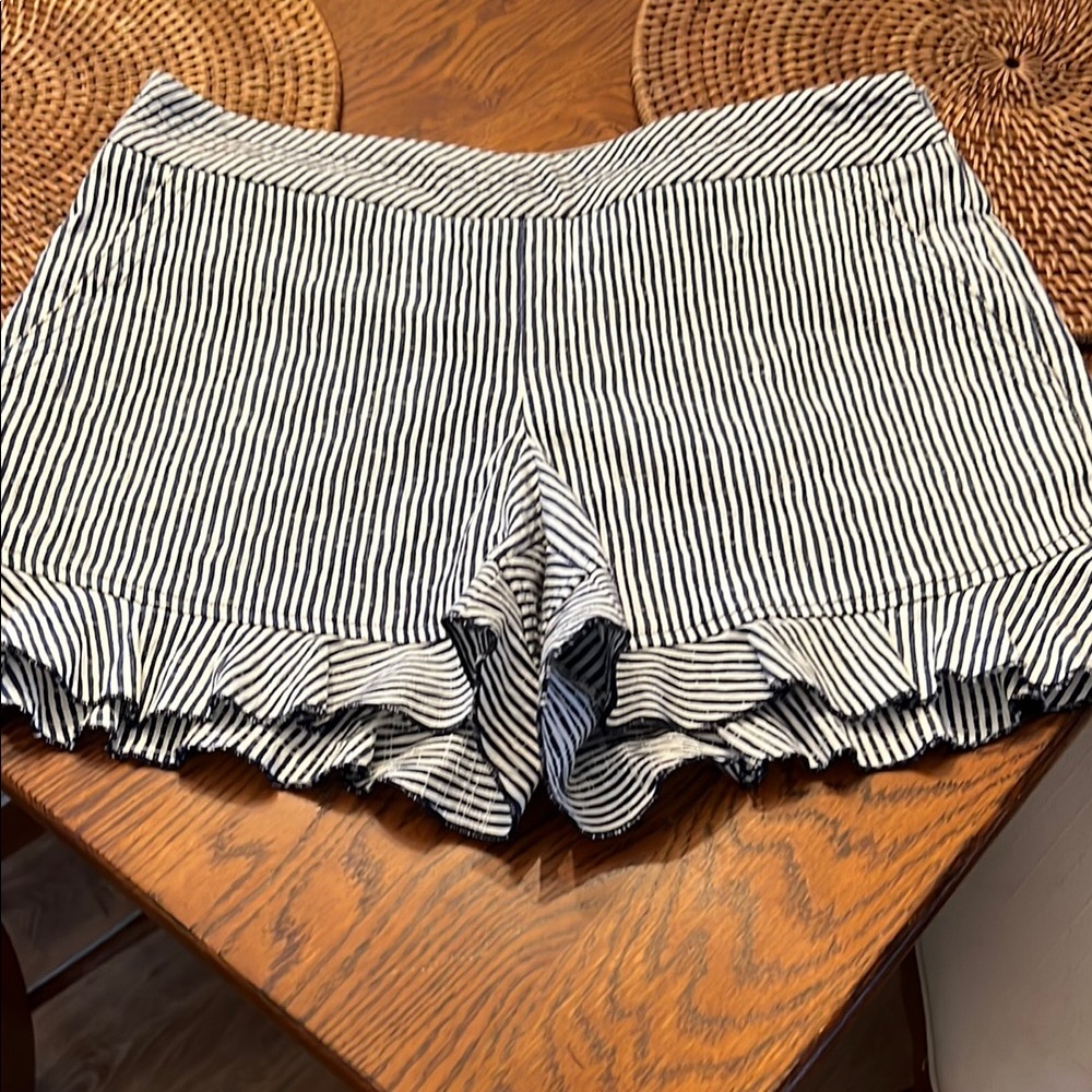 Trina Turk Los Angeles Rockin Ruffle Seersucker Shorts NWOT